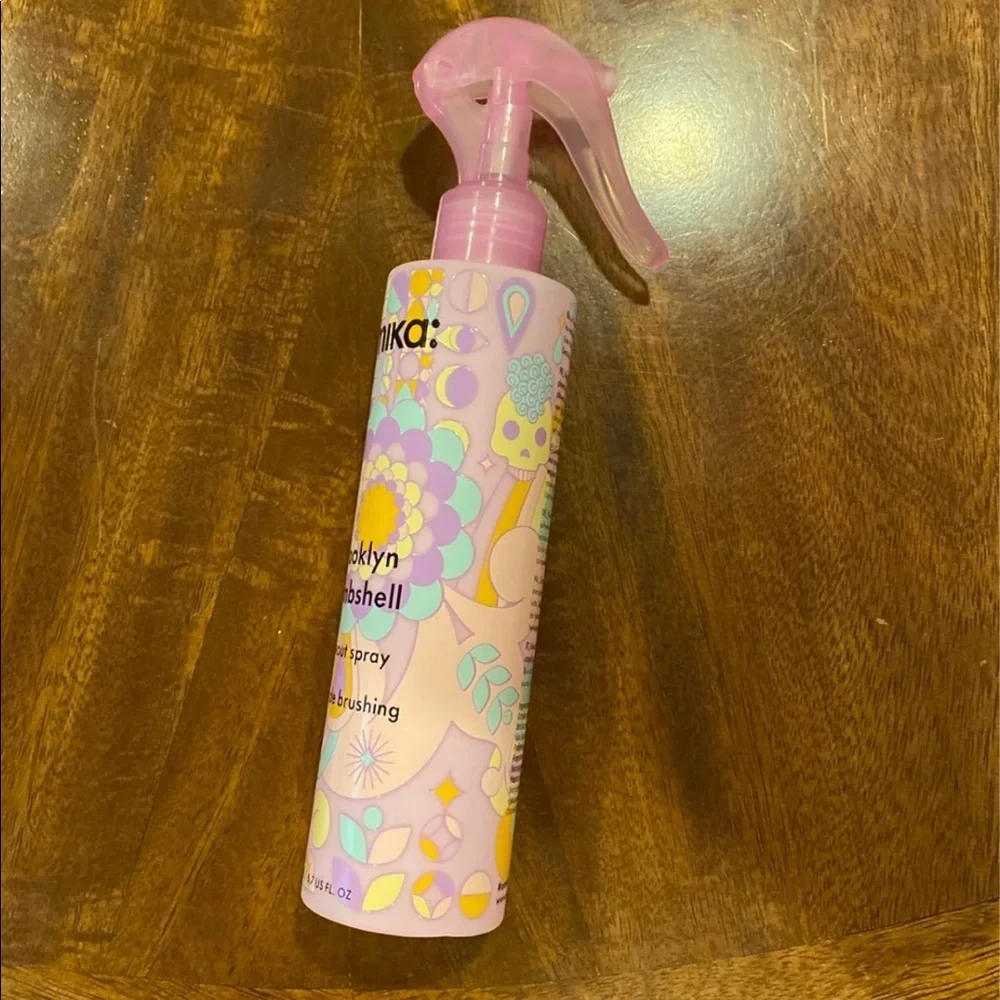 Amika Brooklyn Bombshell Blowout Spray